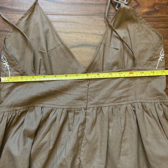 Beautiful brown vacation dress with white embroidery in size M - Picture 8 of 11